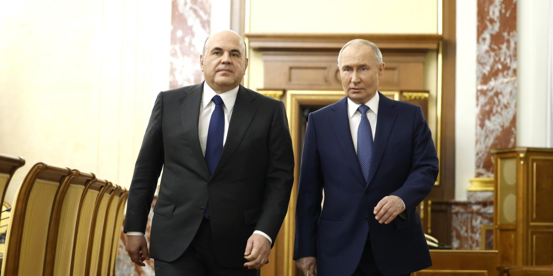 Владимир Путин поблагодарил Правительство РФ за совместную работу