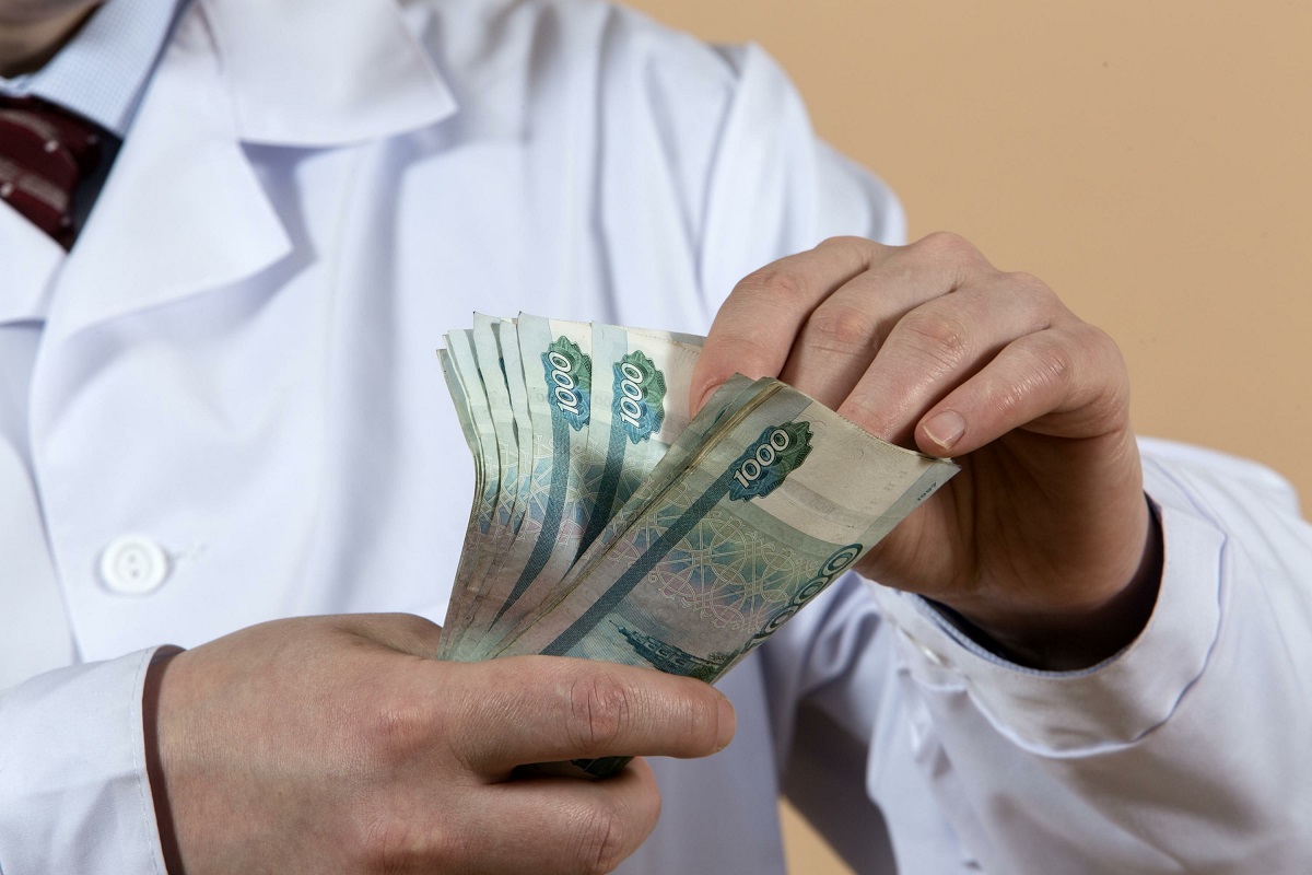 В апреле более 3500 медработников Тверской области получили повышенные спецсоцвыплаты