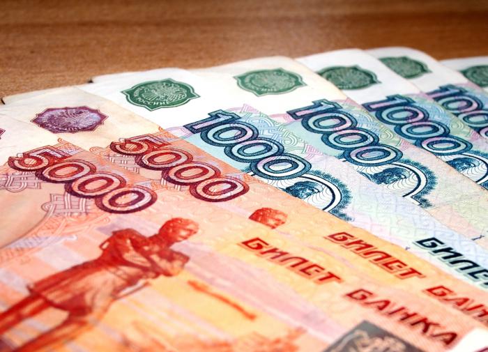 Экономист: России необходимо перестать обесценивать национальную валюту