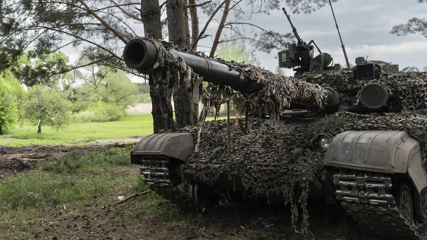 Появились кадры изнутри танка Царь-мангал ВС РФ с защитой от дронов и мин